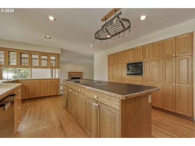 17799 Nw ELKCREST Ct, Portland, OR 97229