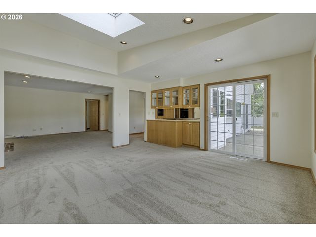 17799 Nw ELKCREST Ct, Portland, OR 97229