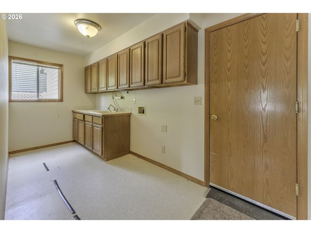 17799 Nw ELKCREST Ct, Portland, OR 97229