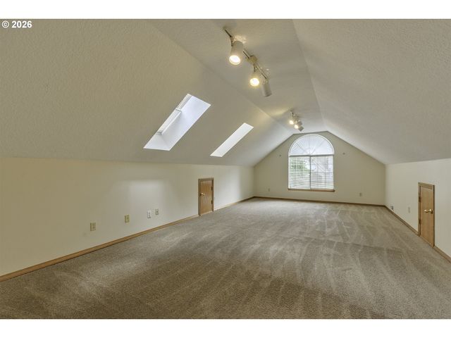 17799 Nw ELKCREST Ct, Portland, OR 97229