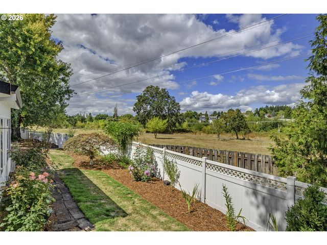 17799 Nw ELKCREST Ct, Portland, OR 97229