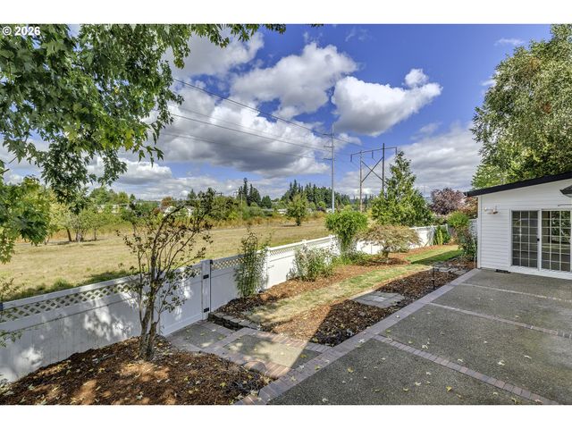 17799 Nw ELKCREST Ct, Portland, OR 97229