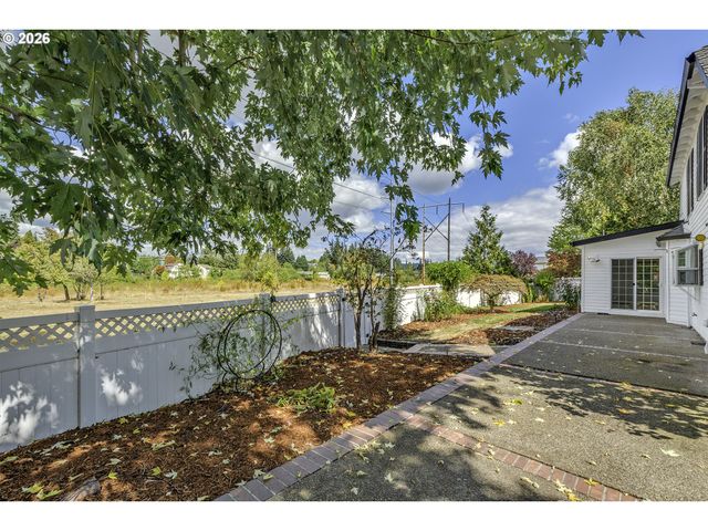 17799 Nw ELKCREST Ct, Portland, OR 97229