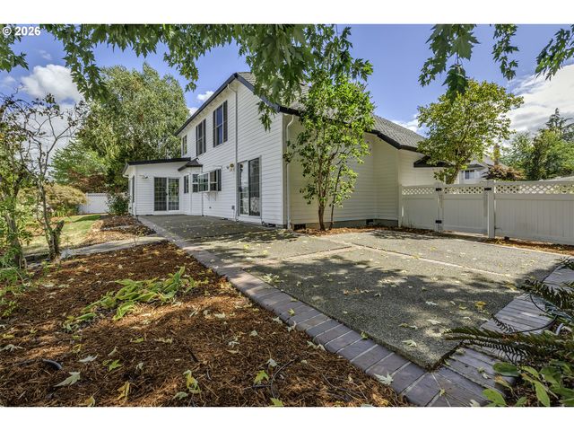 17799 Nw ELKCREST Ct, Portland, OR 97229