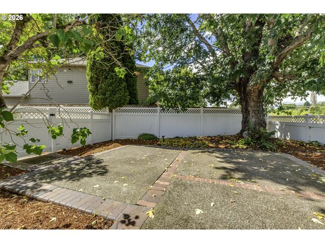 17799 Nw ELKCREST Ct, Portland, OR 97229
