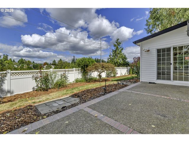 17799 Nw ELKCREST Ct, Portland, OR 97229