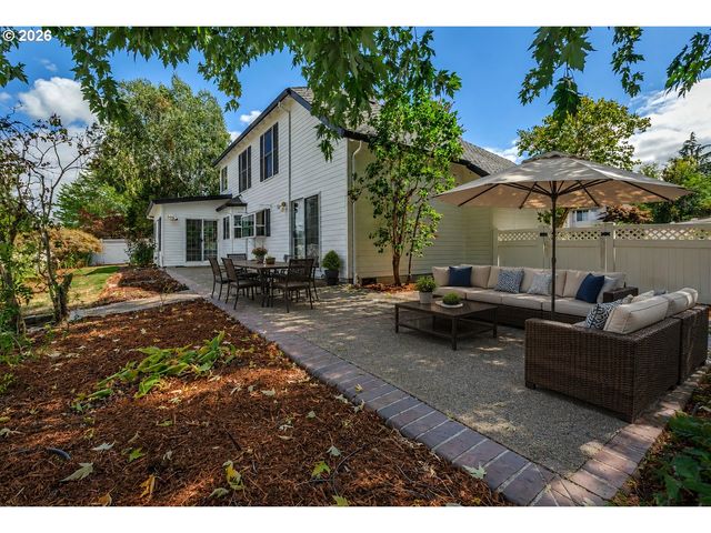 17799 Nw ELKCREST Ct, Portland, OR 97229