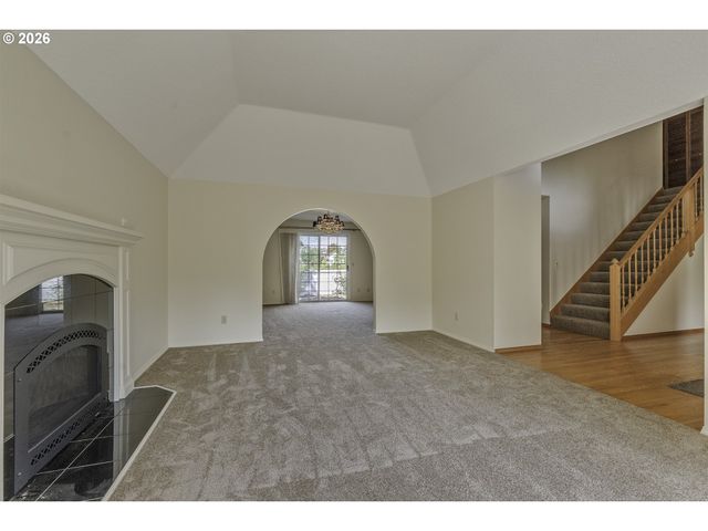 17799 Nw ELKCREST Ct, Portland, OR 97229
