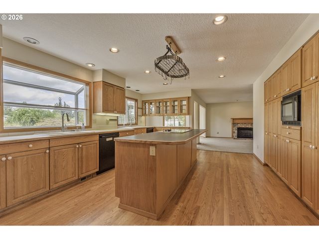 17799 Nw ELKCREST Ct, Portland, OR 97229