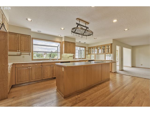 17799 Nw ELKCREST Ct, Portland, OR 97229