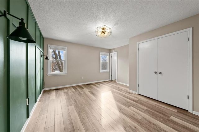 2101 E Sheridan Bridge Lane, Olathe, KS 66062