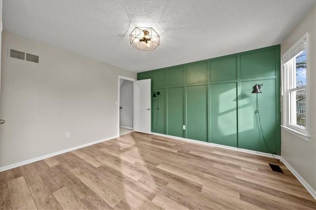 2101 E Sheridan Bridge Lane, Olathe, KS 66062