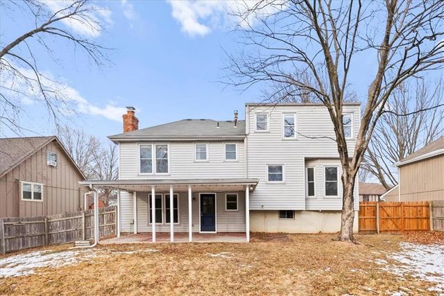 2101 E Sheridan Bridge Lane, Olathe, KS 66062