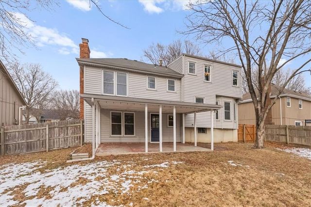 2101 E Sheridan Bridge Lane, Olathe, KS 66062