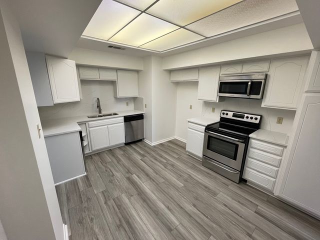 5200 Keller Springs Road 215, Dallas, TX 75248