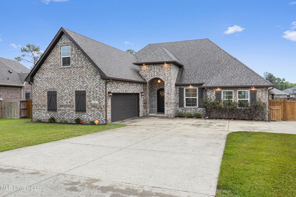 2987 Rue Acadian Gardens, Biloxi, MS 39532