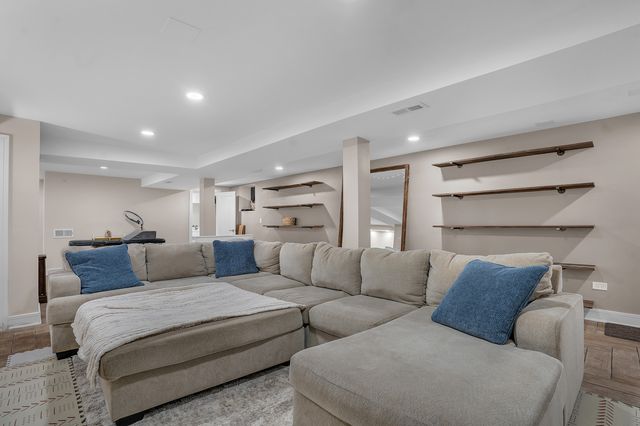 8100 Lorel Avenue, Burbank, IL 60459