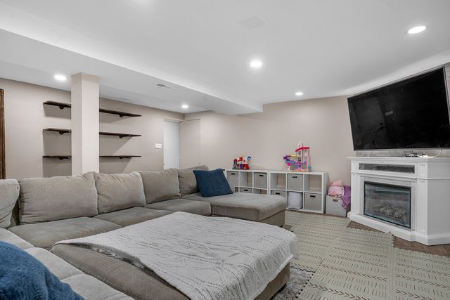 8100 Lorel Avenue, Burbank, IL 60459