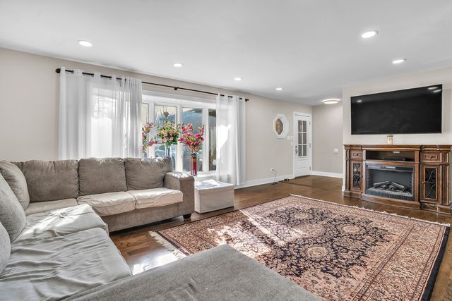 8100 Lorel Avenue, Burbank, IL 60459