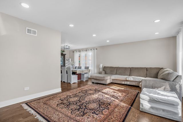 8100 Lorel Avenue, Burbank, IL 60459