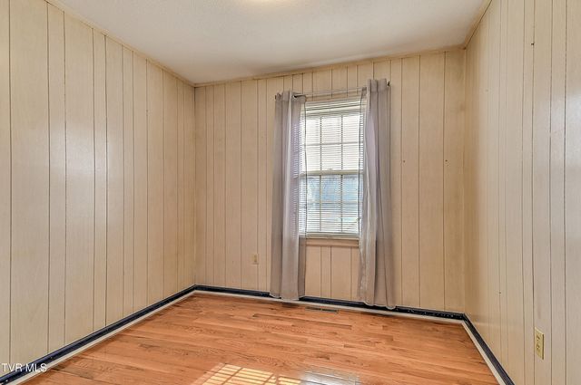 325 Mayfield Drive, Bristol, TN 37620