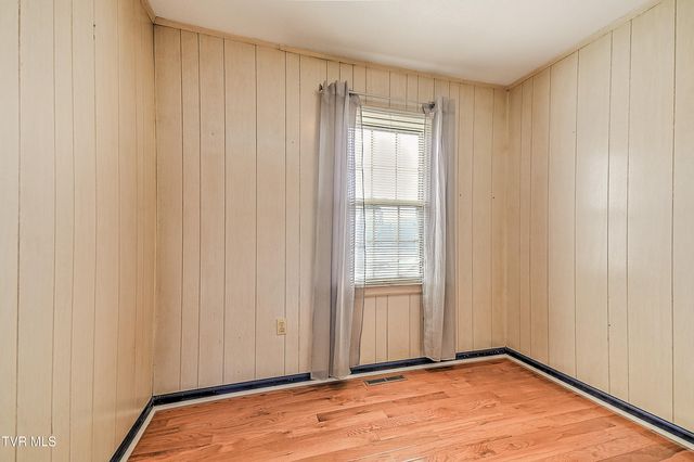 325 Mayfield Drive, Bristol, TN 37620