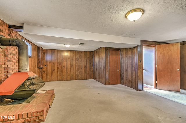 325 Mayfield Drive, Bristol, TN 37620