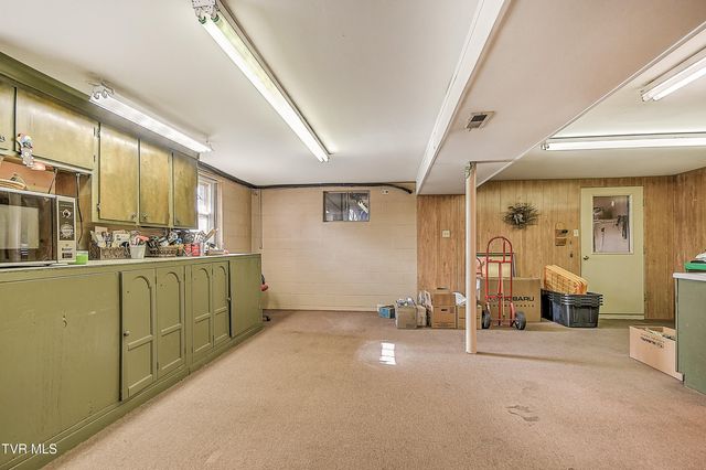 325 Mayfield Drive, Bristol, TN 37620