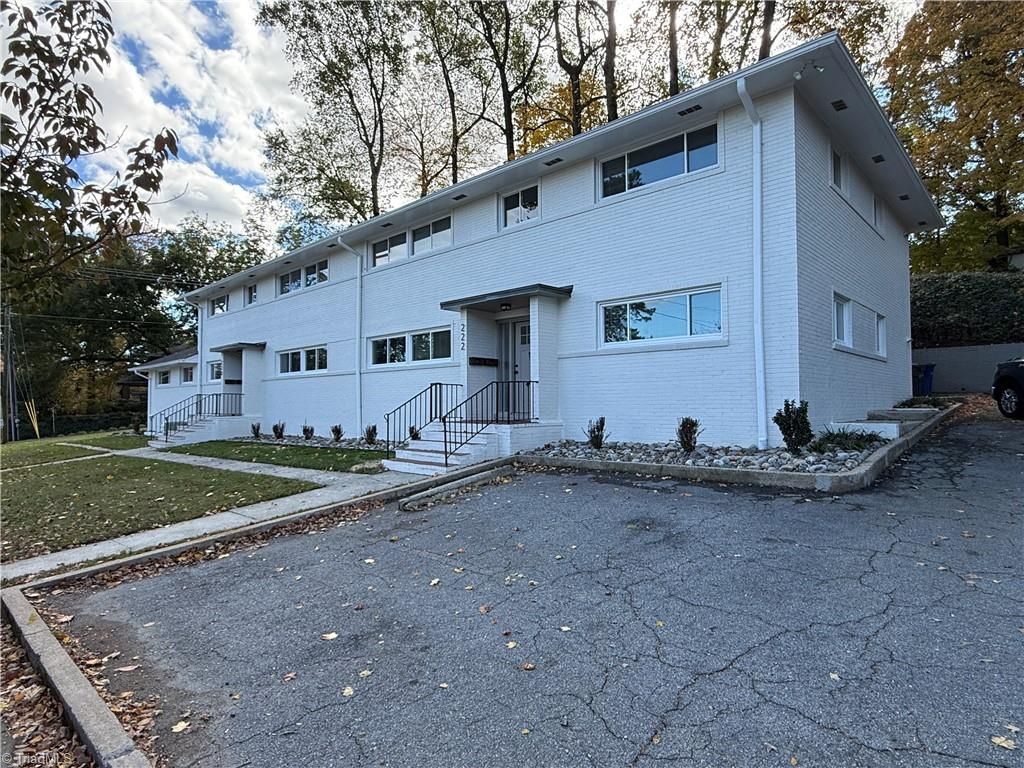 222 N Hawthorne Road B, Winston-salem, NC 27104
