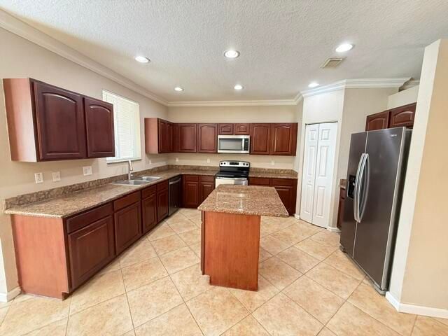 3075 N Evergreen Circle, Boynton Beach, FL 33426