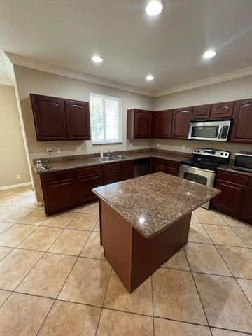 3075 N Evergreen Circle, Boynton Beach, FL 33426