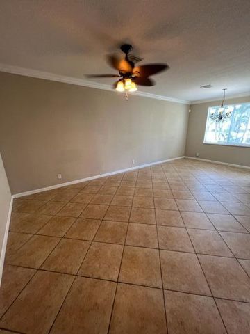 3075 N Evergreen Circle, Boynton Beach, FL 33426