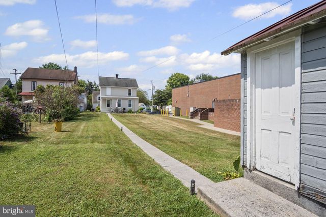 104 N LOCUST ST, Palmyra, PA 17078