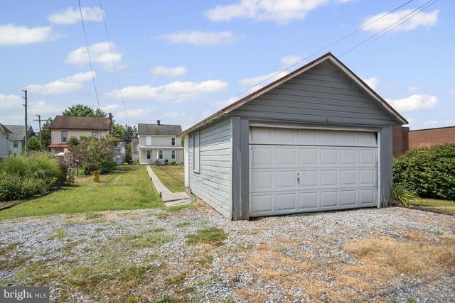 104 N LOCUST ST, Palmyra, PA 17078