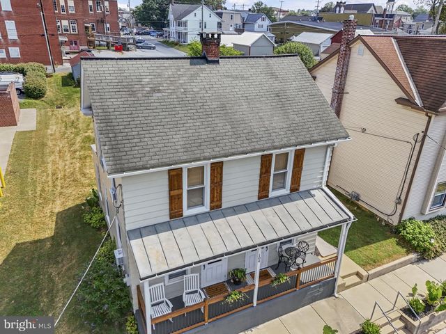 104 N LOCUST ST, Palmyra, PA 17078