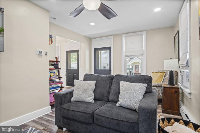 104 N LOCUST ST, Palmyra, PA 17078