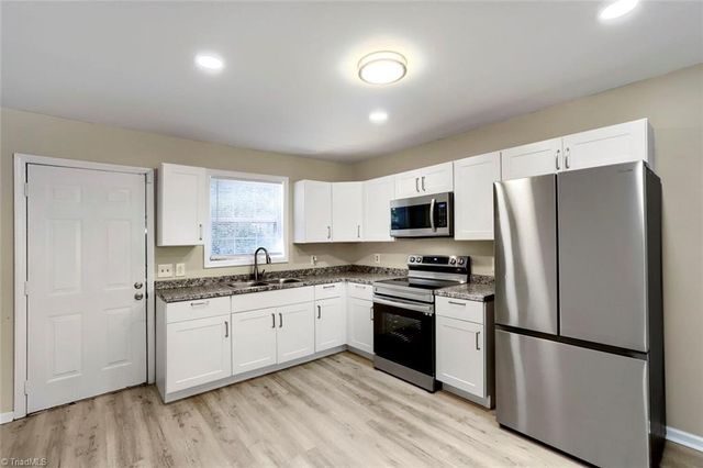 2204 Gable Way, High Point, NC 27262