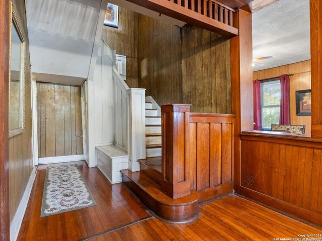 1315 ALAMETOS, San Antonio, TX 78201