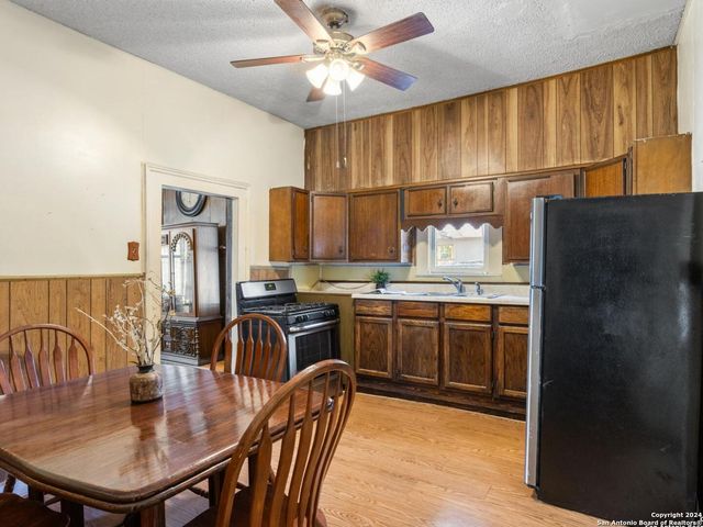 1315 ALAMETOS, San Antonio, TX 78201