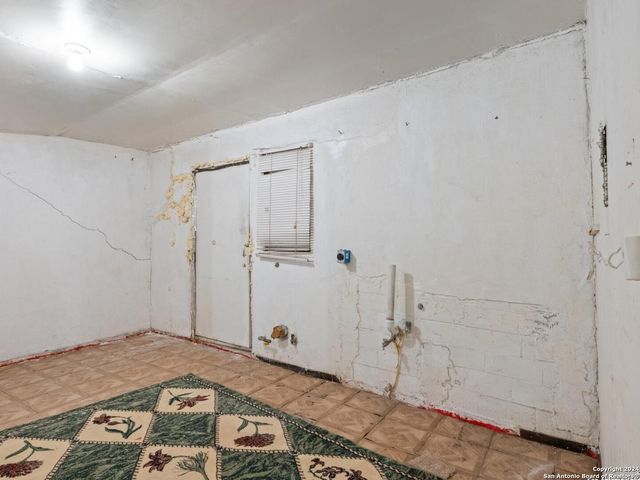 1315 ALAMETOS, San Antonio, TX 78201