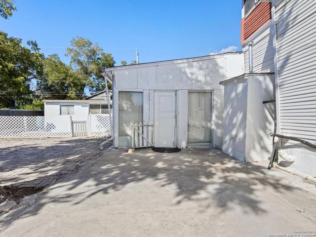 1315 ALAMETOS, San Antonio, TX 78201