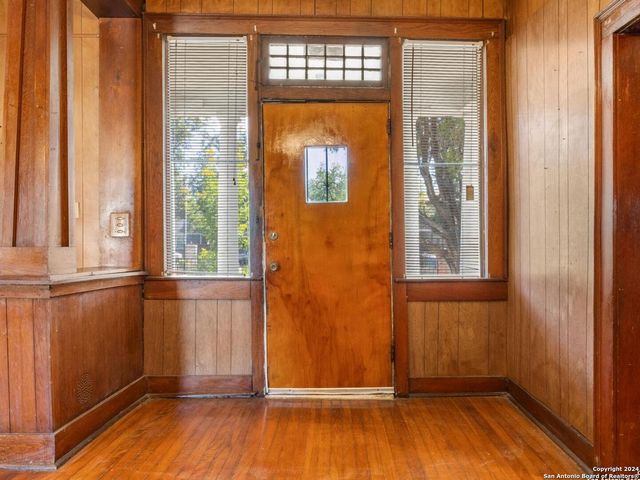 1315 ALAMETOS, San Antonio, TX 78201