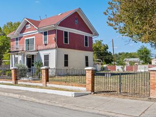 1315 ALAMETOS, San Antonio, TX 78201