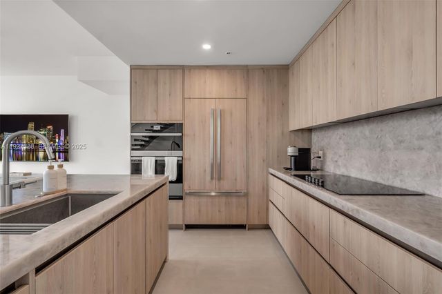 92 SW 3rd St 5204, Miami, FL 33130