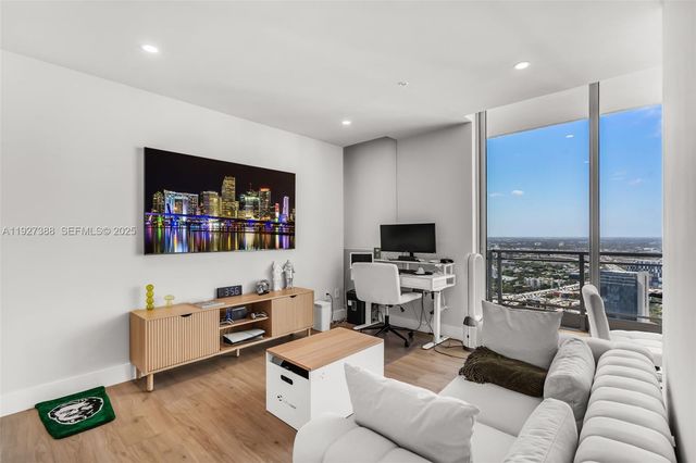 92 SW 3rd St 5204, Miami, FL 33130