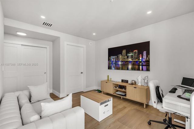 92 SW 3rd St 5204, Miami, FL 33130