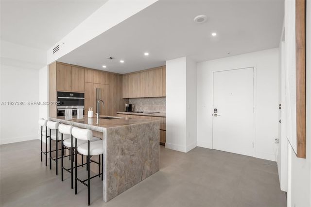 92 SW 3rd St 5204, Miami, FL 33130