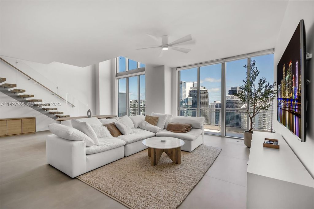 92 SW 3rd St 5204, Miami, FL 33130