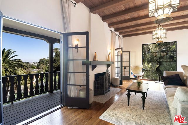 3475 N Knoll Drive, Los Angeles, CA 90068