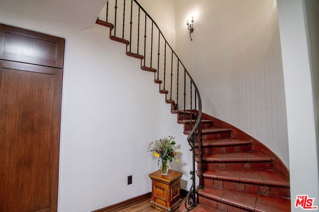 3475 N Knoll Drive, Los Angeles, CA 90068